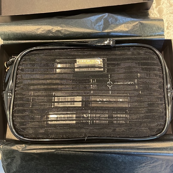 [FREE] Giorgio Armani intense velvet lip color w/ makeup case - Picture 4 of 5
